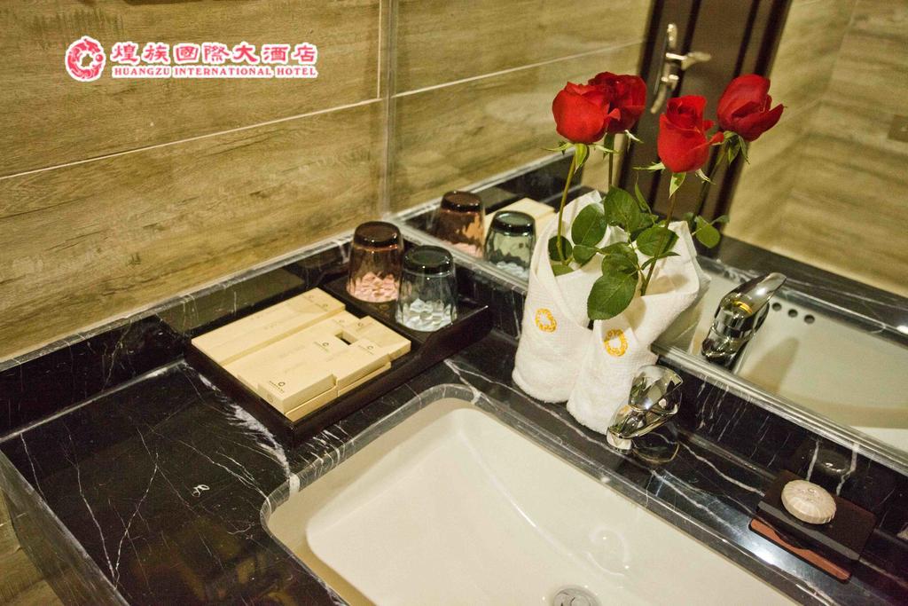 Huangzu International Hotel 懐化市 エクステリア 写真